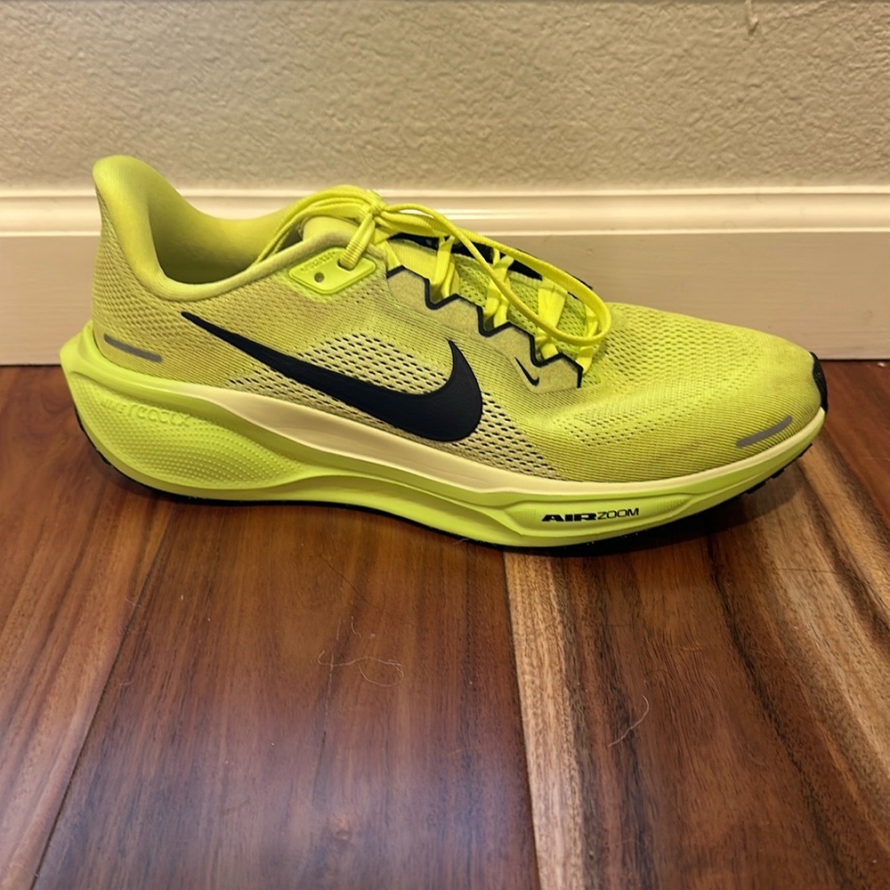 Nike Pegasus 41, Men’s 9.5, Volt/Barely Volt/Black
